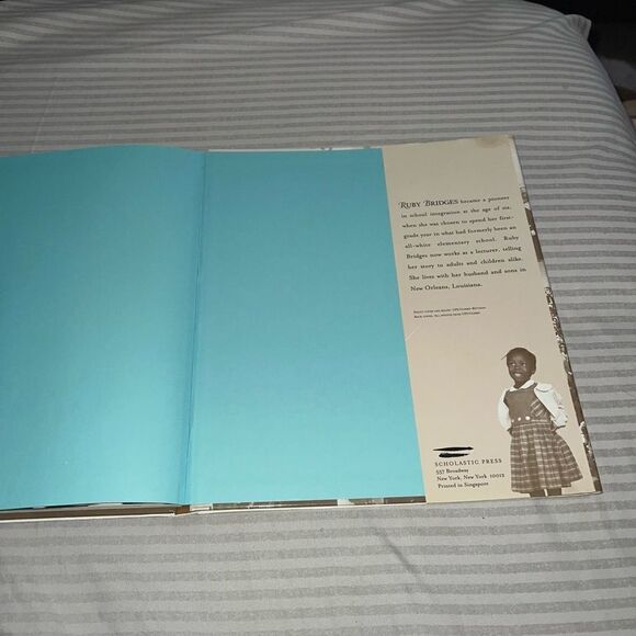 Through my eyes Ruby Bridges book  - Picture 3 of 4